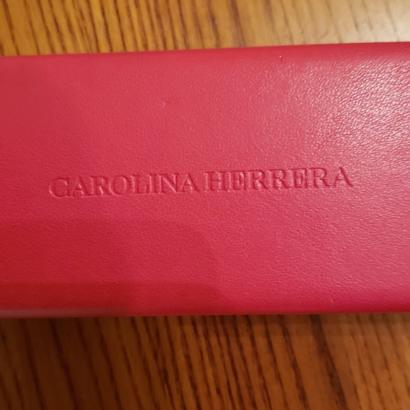 Carolina Herrera brown tortoise shell sunglasses with case - Picture 7 of 7